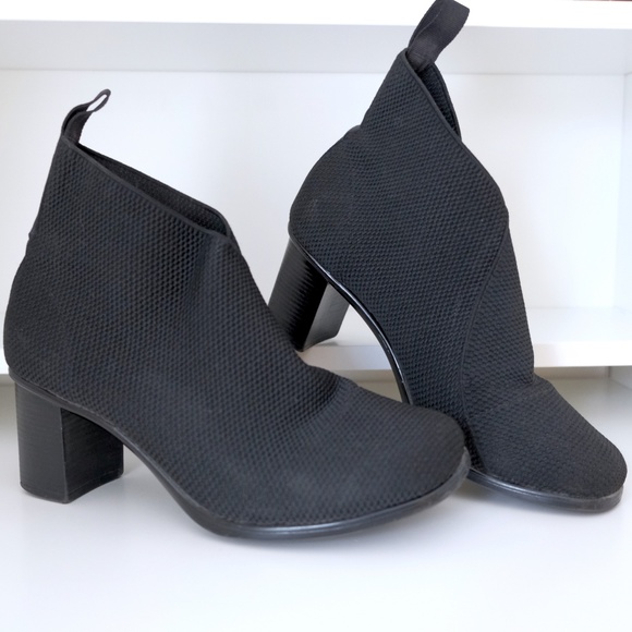 San Miguel - Stretch Ankle Boot in Black - Picture 3 of 7
